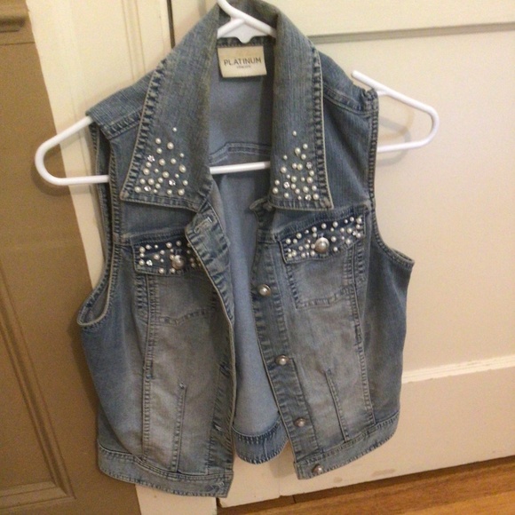 Chicos Light wash embellished denim vest in size 0 EUC - Picture 2 of 8
